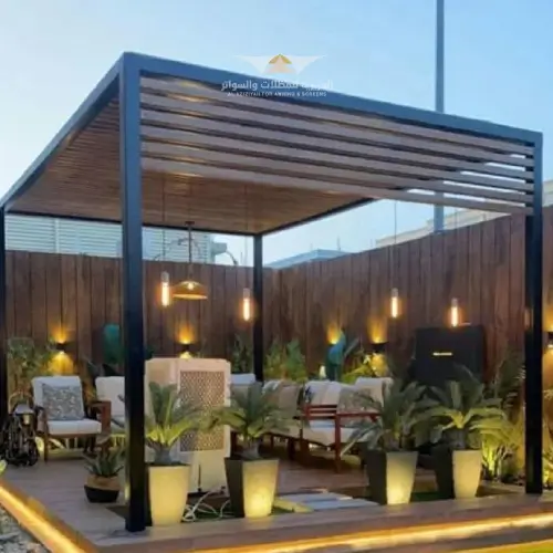 برجولات وجلسات حديد (على شكل خشب)